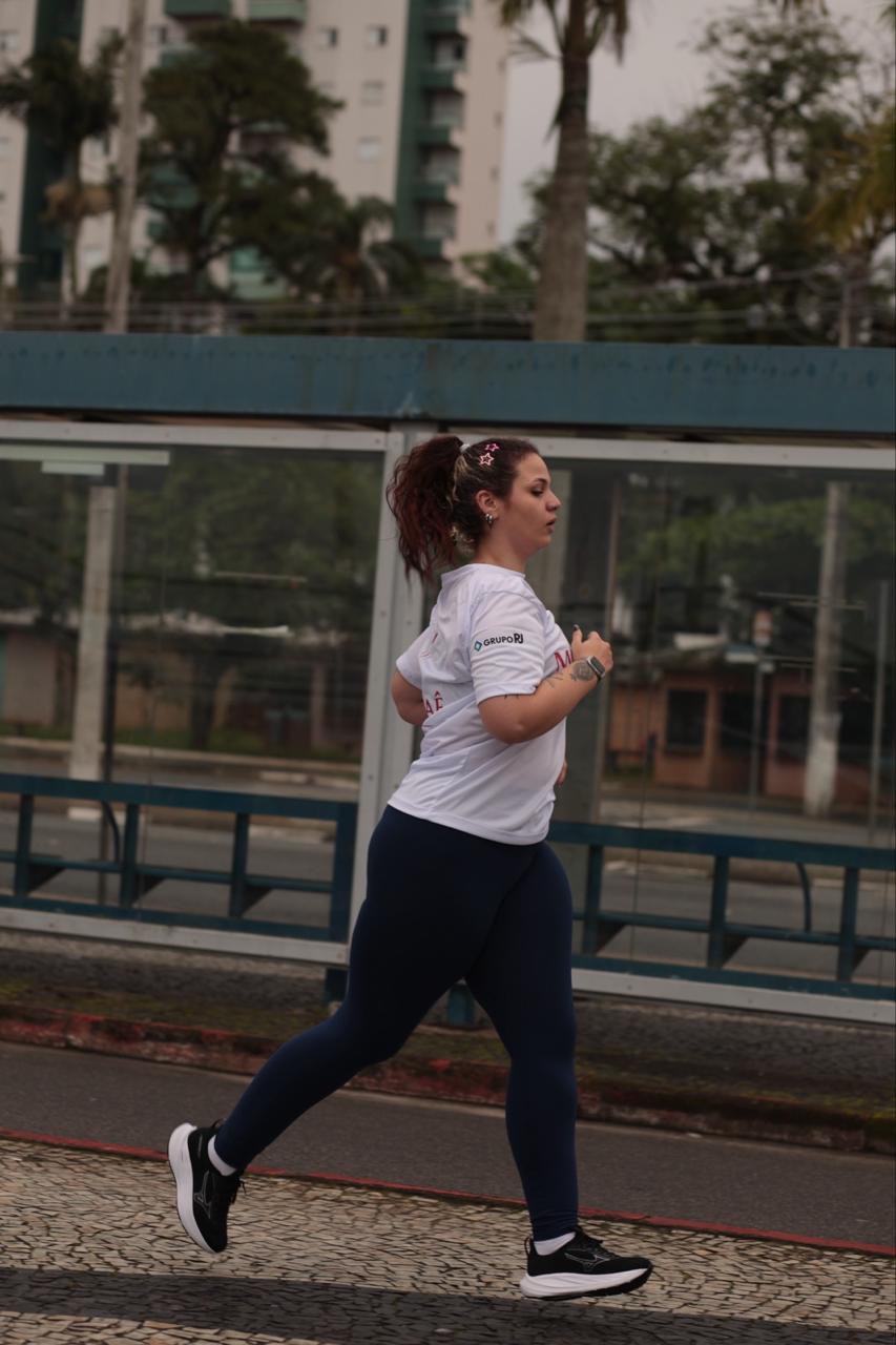 Participante em movimento no percurso do primeiro MOVAÊ Run