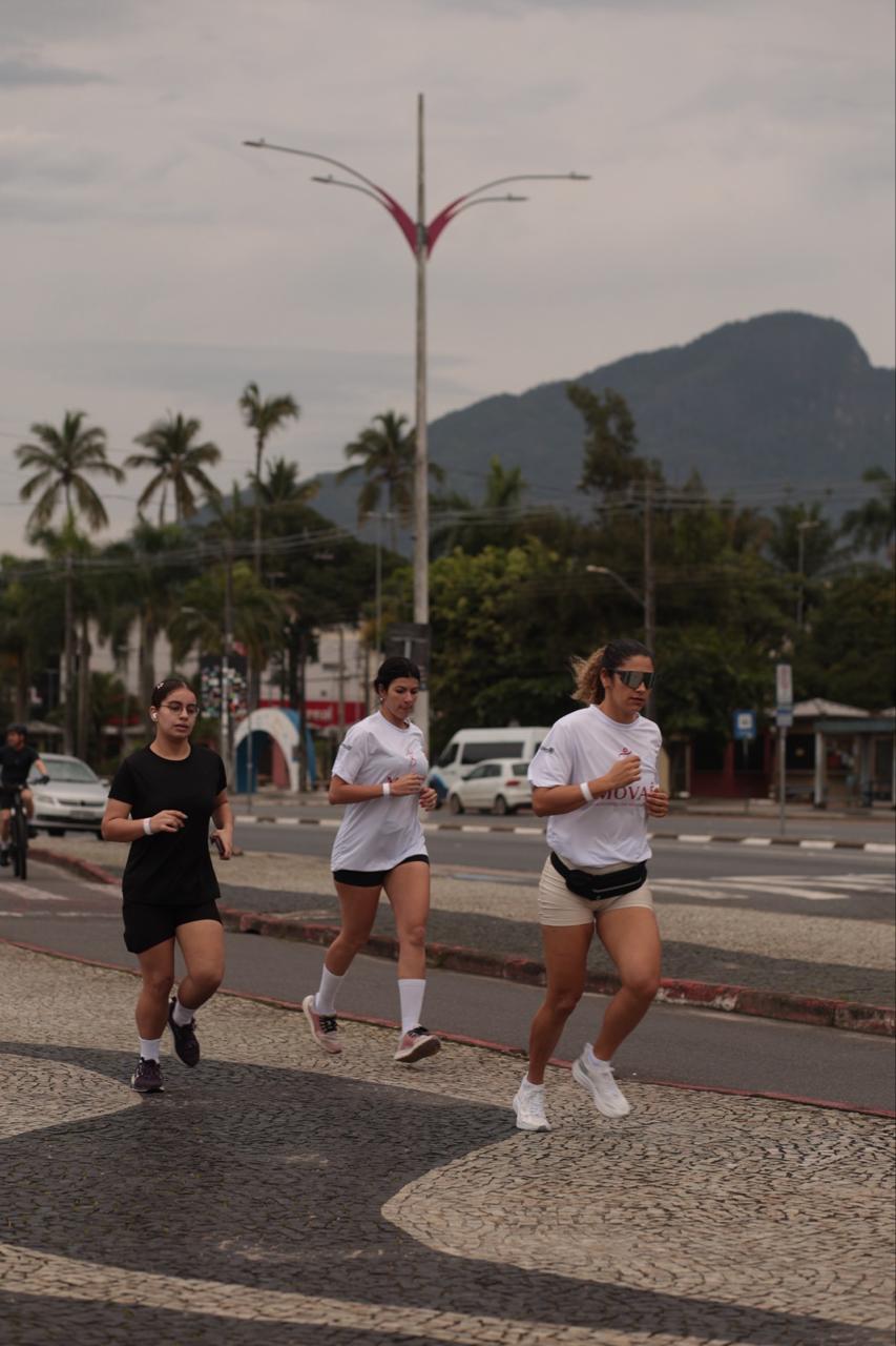 Três mulheres em movimento no percurso do primeiro MOVAÊ Run
