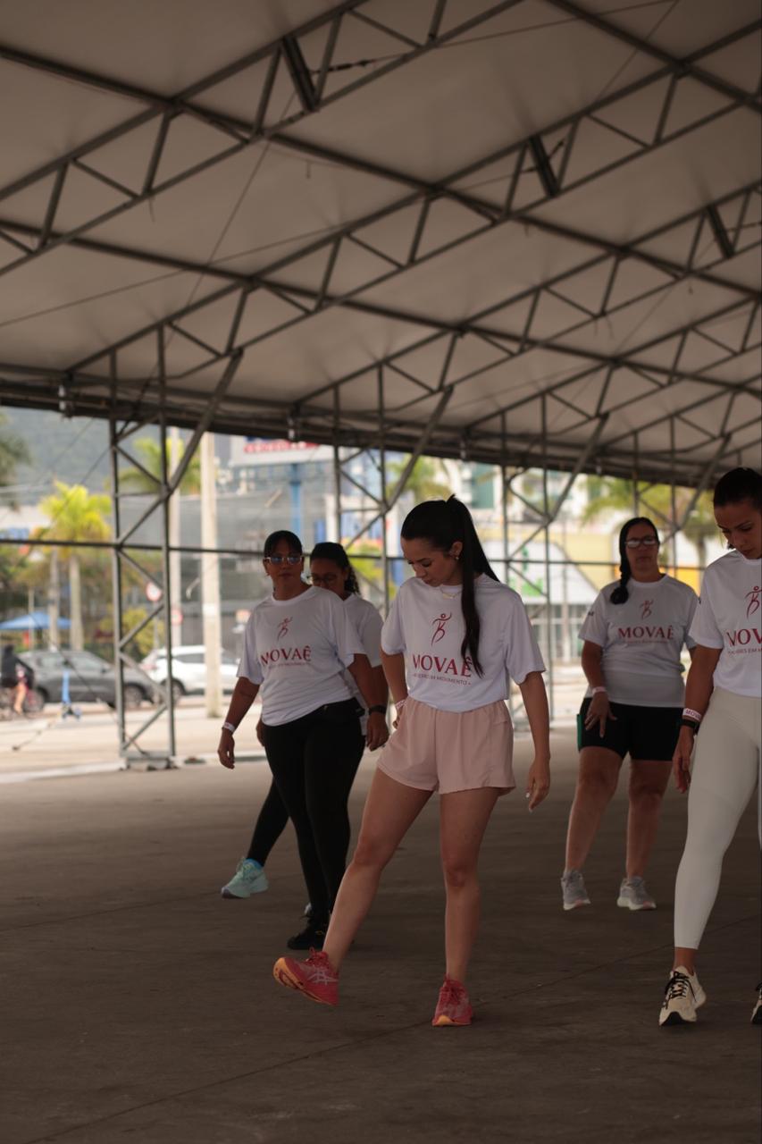 Participantes em movimento durante o primeiro MOVAÊ Run